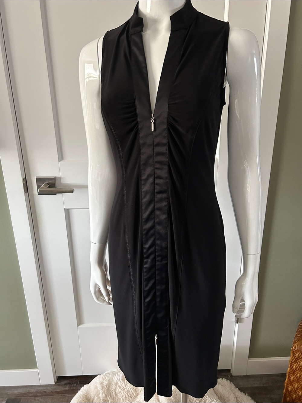 Tristan & Iseut Black High-Fashion Zip-Front Dress | S–M - Picture 12 of 15